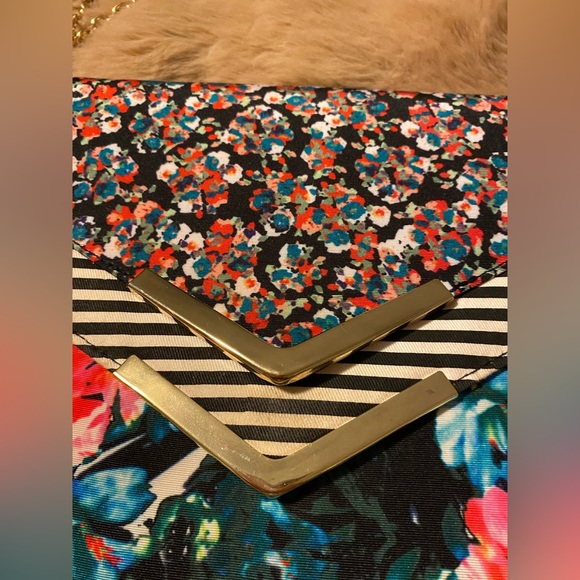 ALDO floral big clutch with golden chain. - Picture 4 of 6